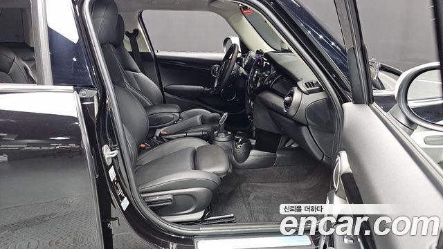 MINI Cooper 5Door HIGH 3rd 2020 — фото 26