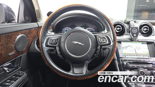 Jaguar XJ 3.0D Premium Luxury LWB X351 2013 — фото 13