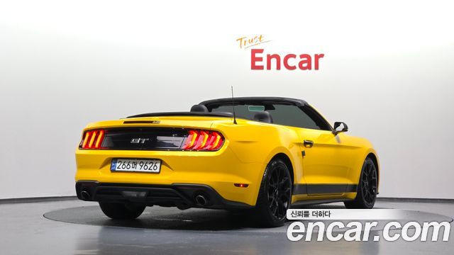 Ford Mustang Convertible 2019 — фото 2