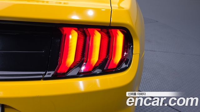 Ford Mustang Convertible 2019 — фото 23