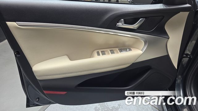 Genesis G70 Shooting Brake Gasoline 2.5T 4WD 2025 — фото 30