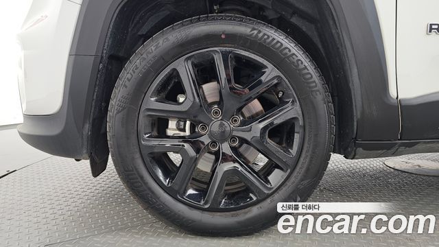 Jeep Renegade 1.3 Limited 2023 — фото 5
