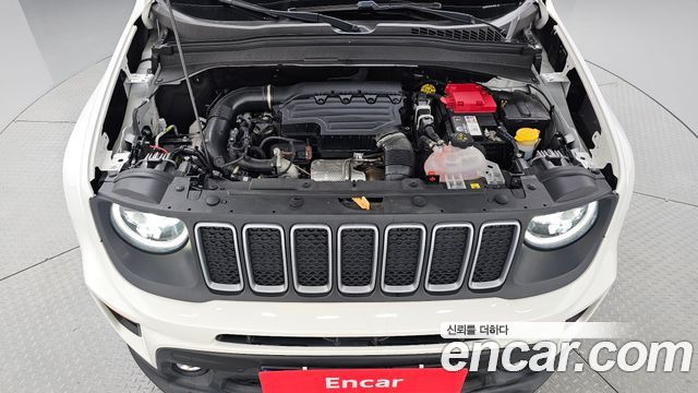 Jeep Renegade 1.3 Limited 2023 — фото 6