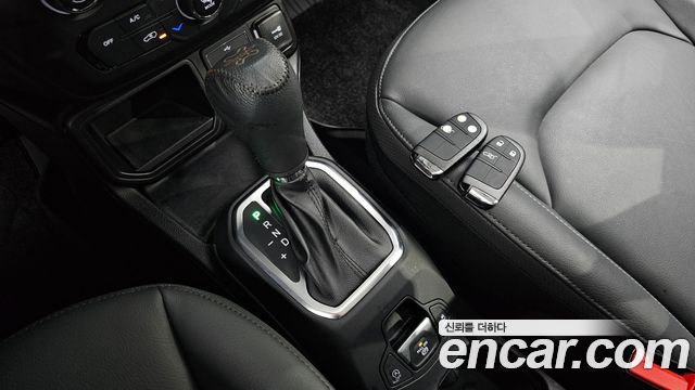 Jeep Renegade 1.3 Limited 2023 — фото 9