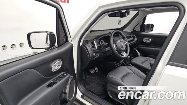 Jeep Renegade 1.3 Limited 2023 — фото 10
