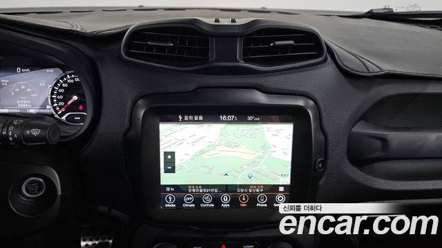 Jeep Renegade 1.3 Limited 2023 — фото 14