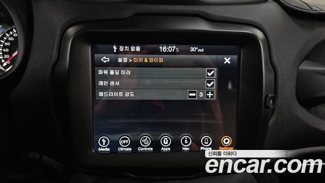 Jeep Renegade 1.3 Limited 2023 — фото 18
