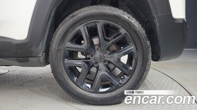 Jeep Renegade 1.3 Limited 2023 — фото 21
