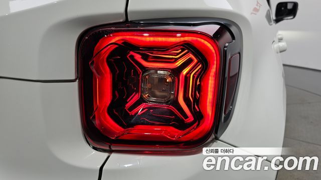 Jeep Renegade 1.3 Limited 2023 — фото 23