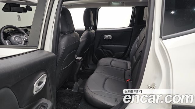 Jeep Renegade 1.3 Limited 2023 — фото 26