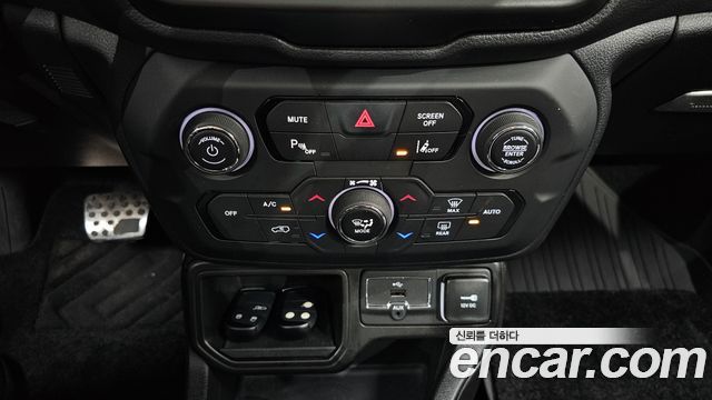 Jeep Renegade 1.3 Limited 2023 — фото 28