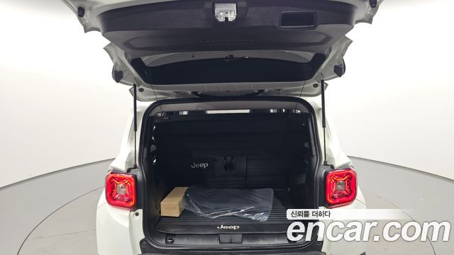 Jeep Renegade 1.3 Limited 2023 — фото 31