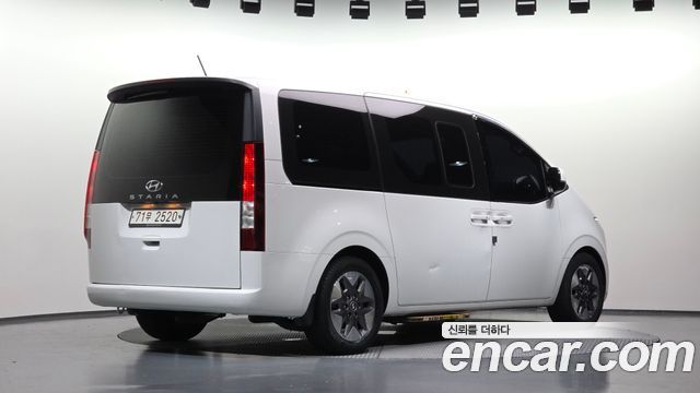 Hyundai Staria Tourer 11-Seater Modern 2022 — фото 2