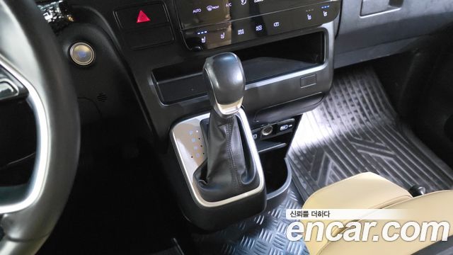 Hyundai Staria Tourer 11-Seater Modern 2022 — фото 9