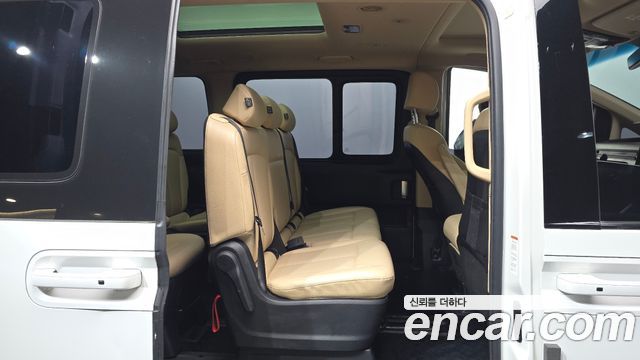 Hyundai Staria Tourer 11-Seater Modern 2022 — фото 12