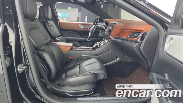 Lincoln Continental (X) 3.0 Presidential AWD 2018 — фото 11