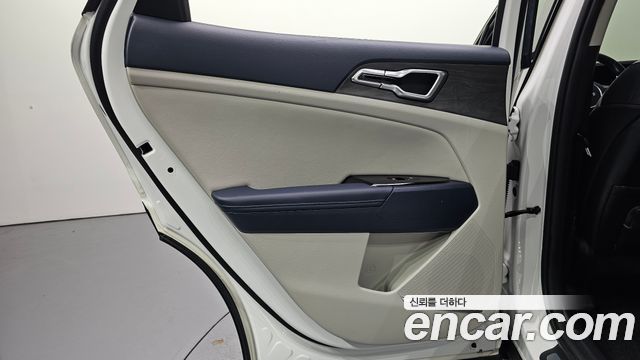 Kia Sportage (V) LPG 2.0 2WD Signature 2023 — фото 25