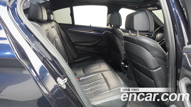 BMW 5 Series (G30) 520d xDrive M Sport Package Plus 2018 — фото 12