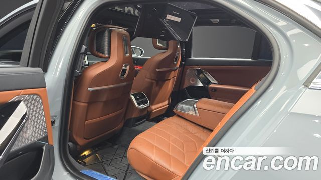 BMW i7 (G70) xDrive 60 M sport 2024 — фото 11