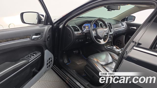 Chrysler 300C 3.6 2015 — фото 10
