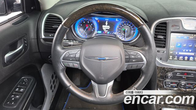 Chrysler 300C 3.6 2015 — фото 13