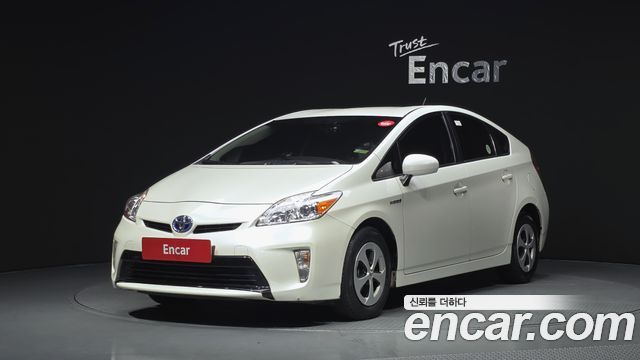 Toyota Prius 1.8 E 2015 — фото 1