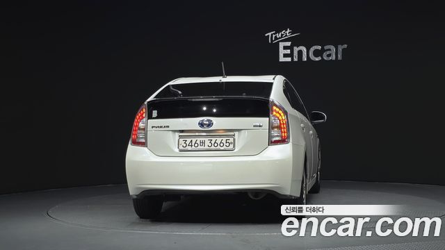 Toyota Prius 1.8 E 2015 — фото 4