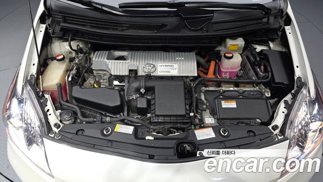 Toyota Prius 1.8 E 2015 — фото 6