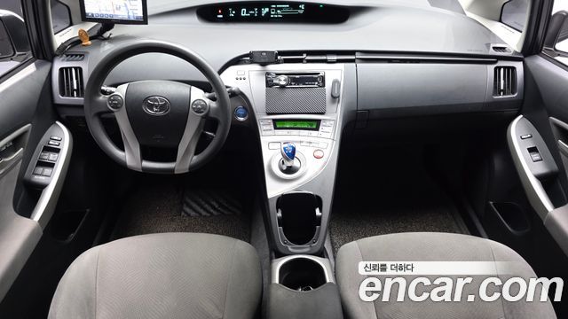 Toyota Prius 1.8 E 2015 — фото 7