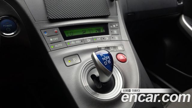 Toyota Prius 1.8 E 2015 — фото 9