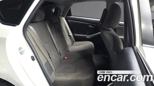 Toyota Prius 1.8 E 2015 — фото 11