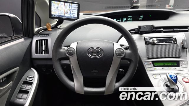 Toyota Prius 1.8 E 2015 — фото 13