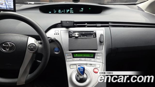 Toyota Prius 1.8 E 2015 — фото 14
