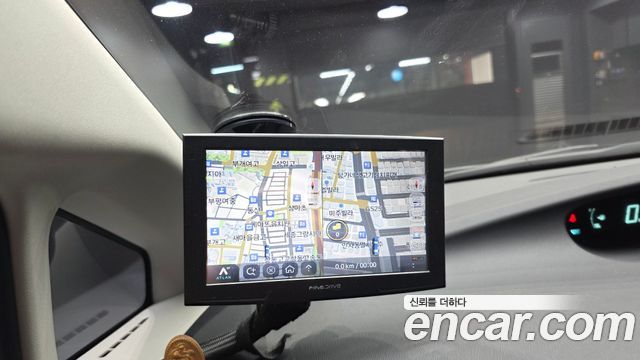 Toyota Prius 1.8 E 2015 — фото 15