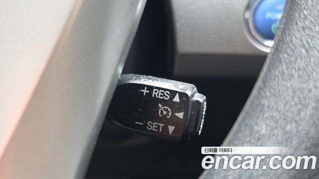 Toyota Prius 1.8 E 2015 — фото 17