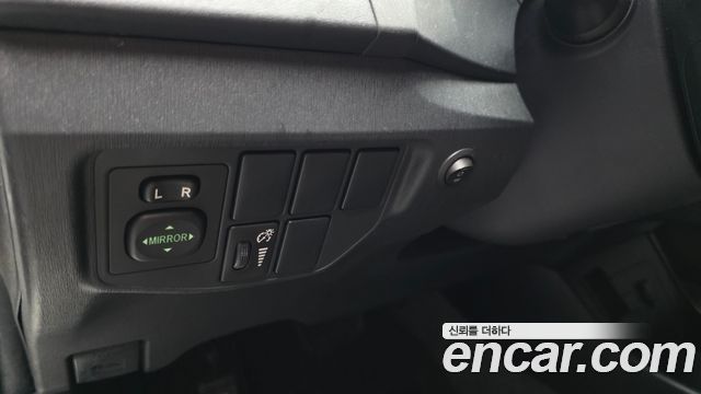 Toyota Prius 1.8 E 2015 — фото 19