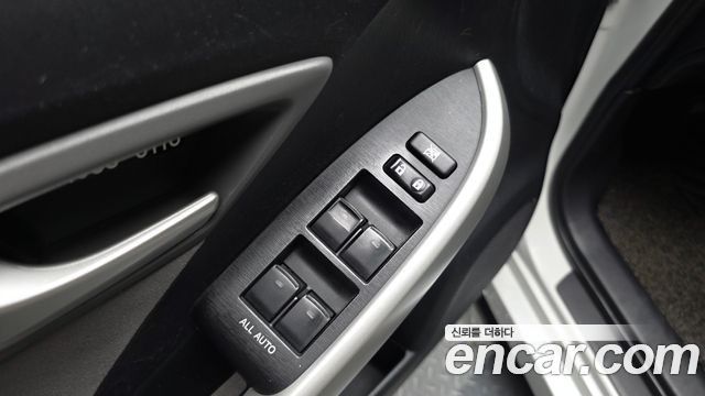 Toyota Prius 1.8 E 2015 — фото 20