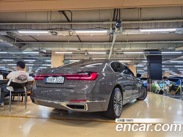 BMW 7 Series (G11) 740Li xDrive Design Pure Excellence 2021 — фото 2