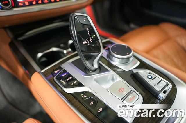 BMW 7 Series (G11) 740Li xDrive Design Pure Excellence 2021 — фото 9