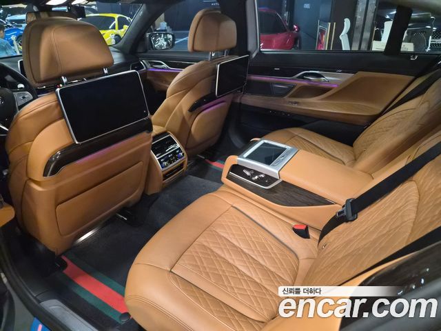 BMW 7 Series (G11) 740Li xDrive Design Pure Excellence 2021 — фото 16