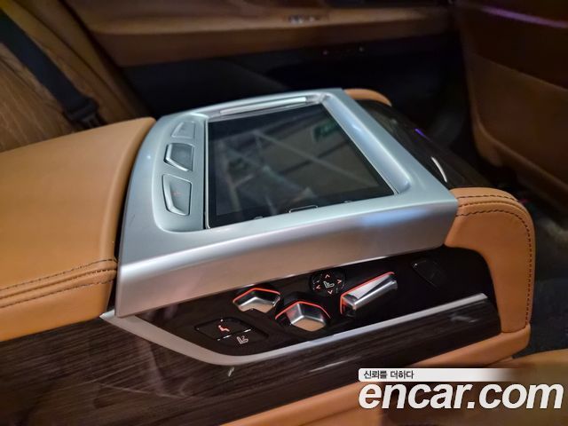 BMW 7 Series (G11) 740Li xDrive Design Pure Excellence 2021 — фото 18