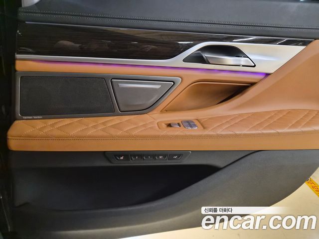 BMW 7 Series (G11) 740Li xDrive Design Pure Excellence 2021 — фото 22