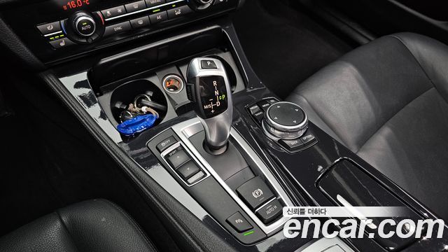 BMW 5 Series (F10) 520d 2015 — фото 9
