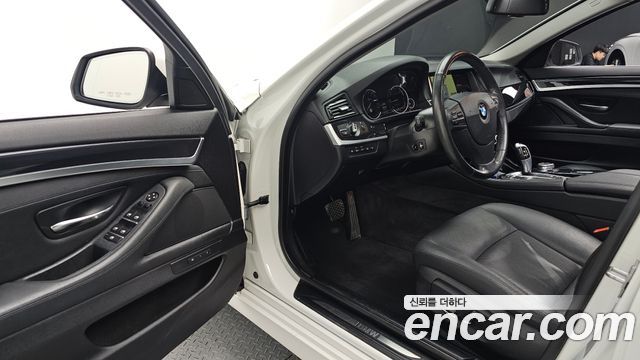 BMW 5 Series (F10) 520d 2015 — фото 11