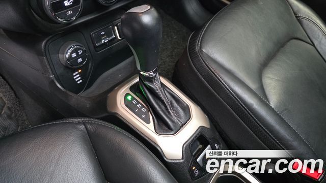 Jeep Renegade 2.0 Diesel Limited AWD 2017 — фото 9