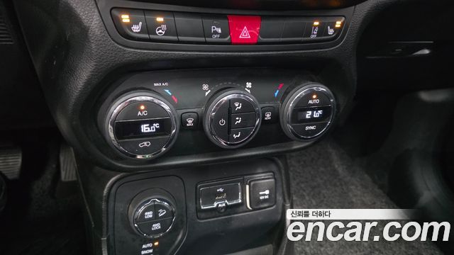 Jeep Renegade 2.0 Diesel Limited AWD 2017 — фото 17