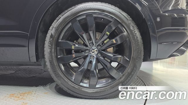 Volkswagen Touareg (III) 3.0 TDI R-Line 2021 — фото 21