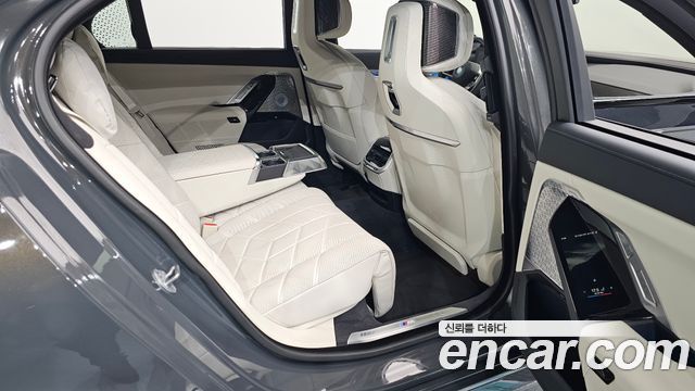 BMW i7 (G70) M70 xDrive M Performance 2025 — фото 11