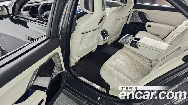 BMW i7 (G70) M70 xDrive M Performance 2025 — фото 12
