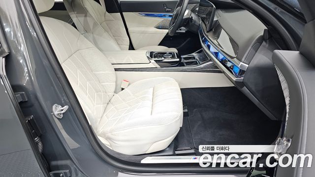 BMW i7 (G70) M70 xDrive M Performance 2025 — фото 26